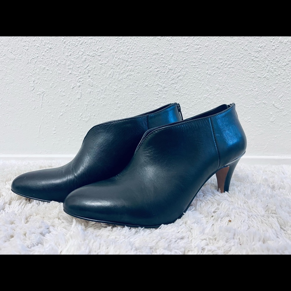 Vince Camuto Black booties sz 8.5